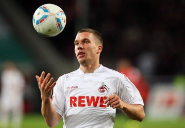 爱游戏官网-泰山队外援引进陷入困境，洛佩斯引进责任人被问责，中卫人选悬而未决