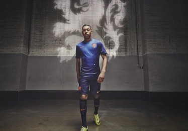 爱游戏体育-萨巴伦卡闪耀登场！视频首曝2026澳网战袍设计新风潮