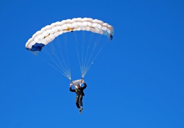 爱游戏官网-西甲周六焦点战裁判揭晓，科尔德罗执哨巴萨对阵奥萨苏纳