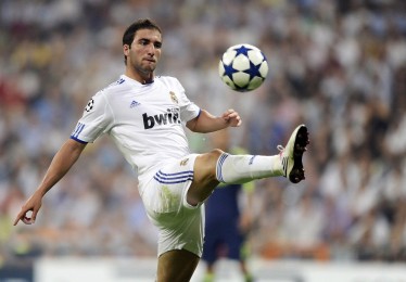 ayx|终极争议判罚，关键时刻这球没干扰球？引爆篮球界热议