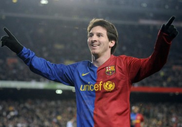 ayx|詹姆斯快攻腾空演绎标志性战斧劈扣，湖人末节领先老鹰19分锁定胜局