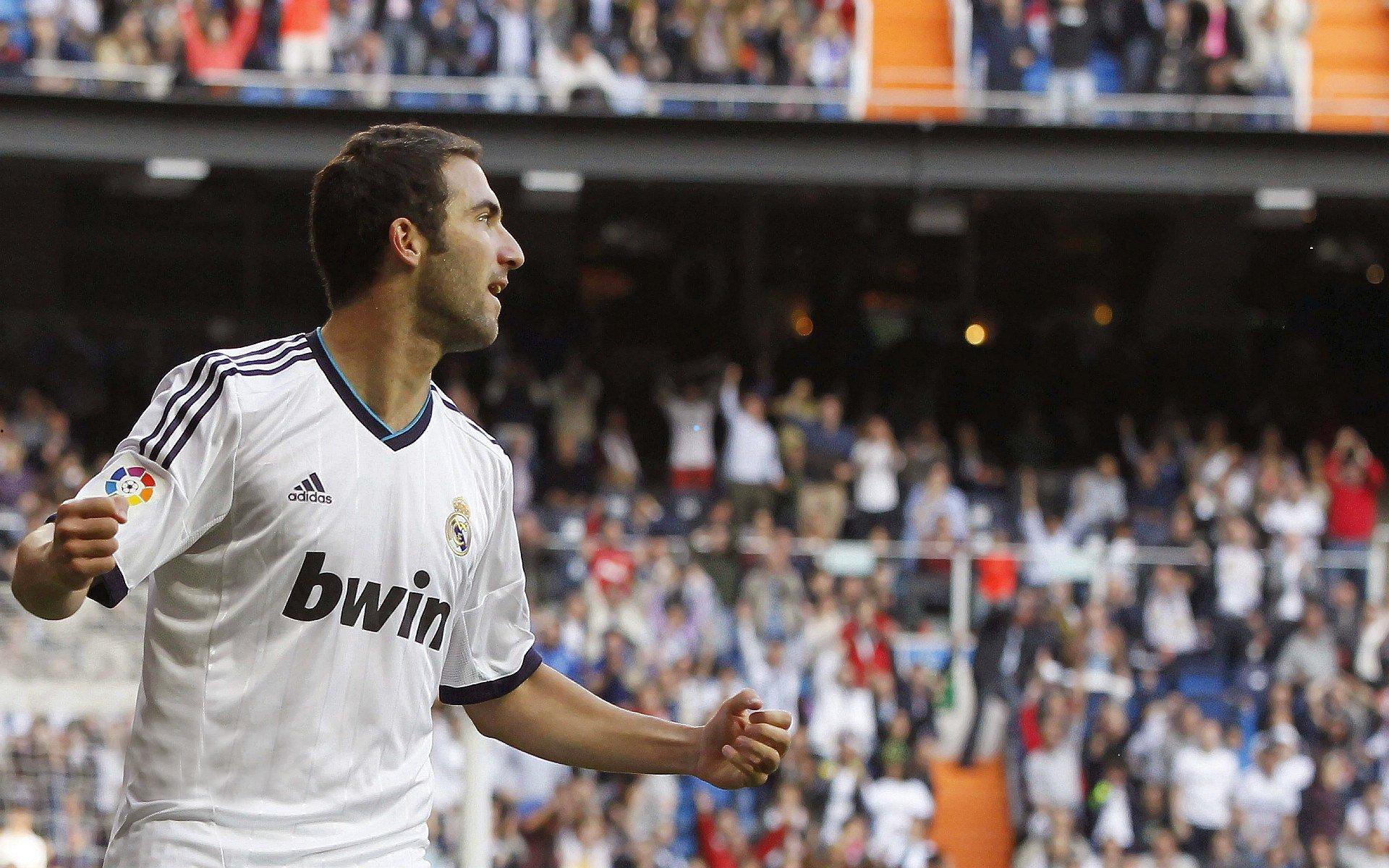 张外龙手写信深情致谢球迷，冲超之路因你们而精彩，期待重逢