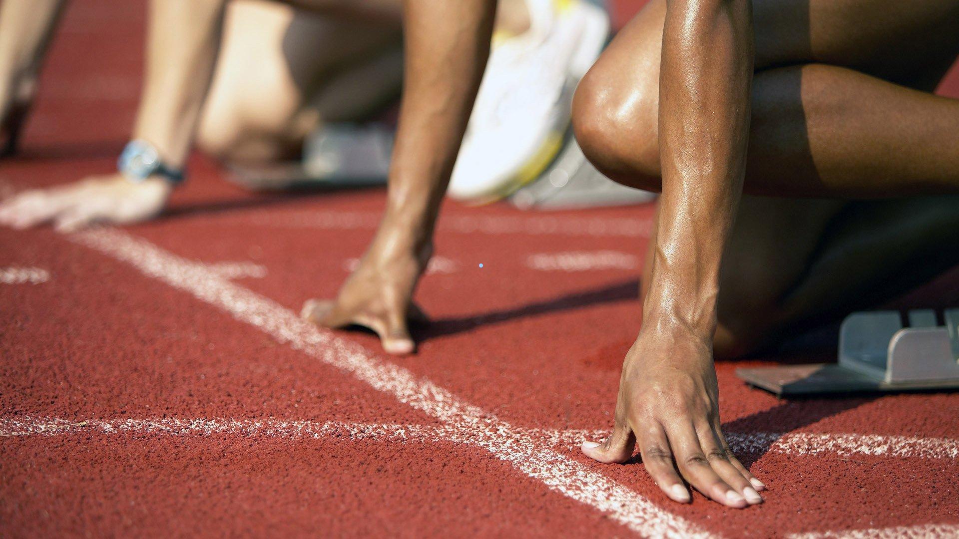 巴萨伤病动态，奥尔莫回归疑云未散，阿劳霍归期再响后防警报