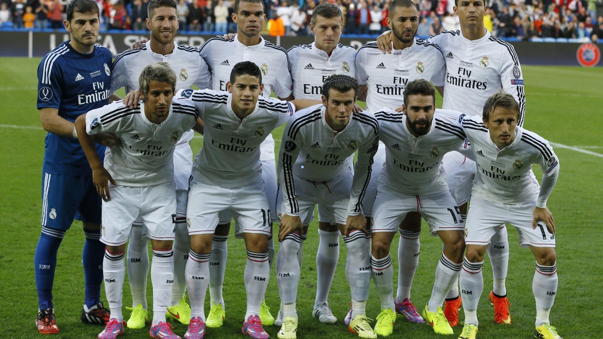 塔图姆INS晒训练照引热议 哈利伯顿幽默喊话，快从球场下来吧！