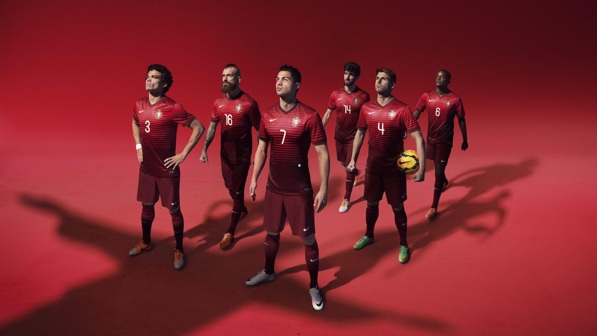 詹姆斯快攻腾空演绎标志性战斧劈扣,湖人末节领先老鹰19分锁定胜局